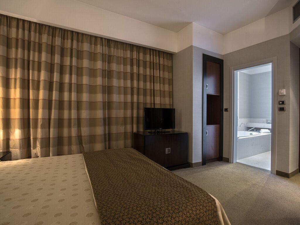 Hotel Flyon & Conference Center Bologna