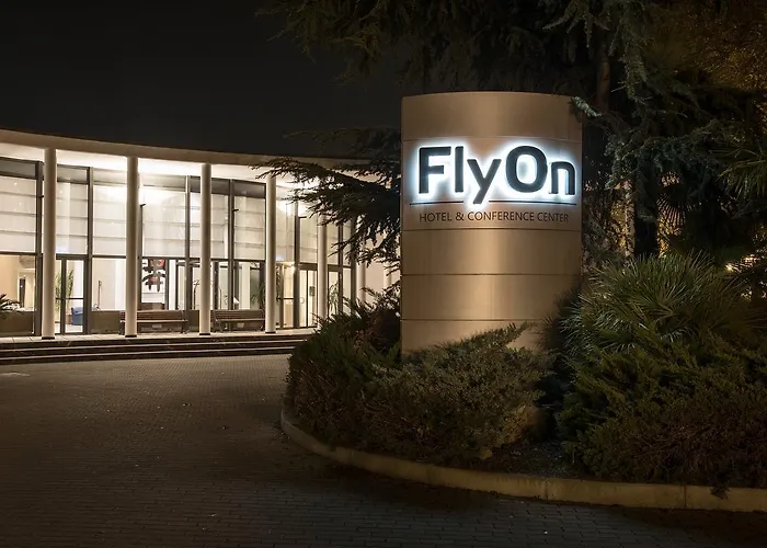 Flyon酒店和会议中心