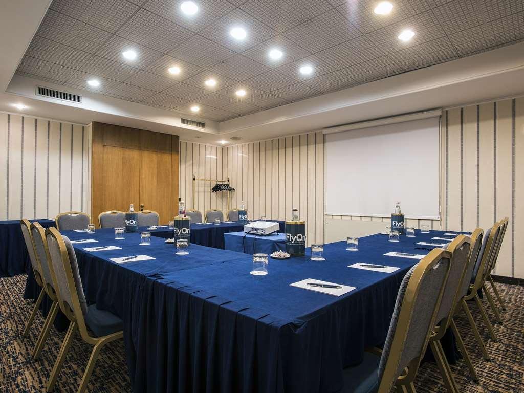 博洛尼亚Flyon&Conference Center酒店